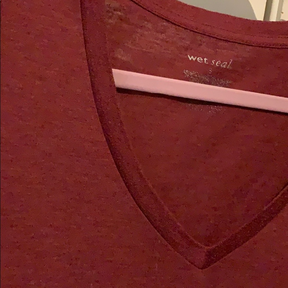 Basic V-Neck - Picture 2 of 2
